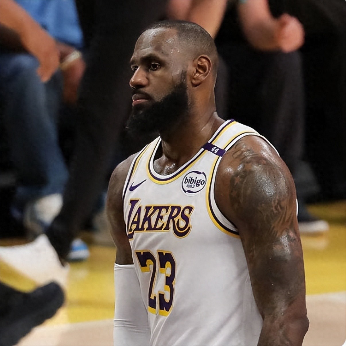 爱游戏官网-包含詹姆斯迎来二十赛季高光表现，巴黎圣日耳曼球迷沸腾！的词条-爱游戏官网