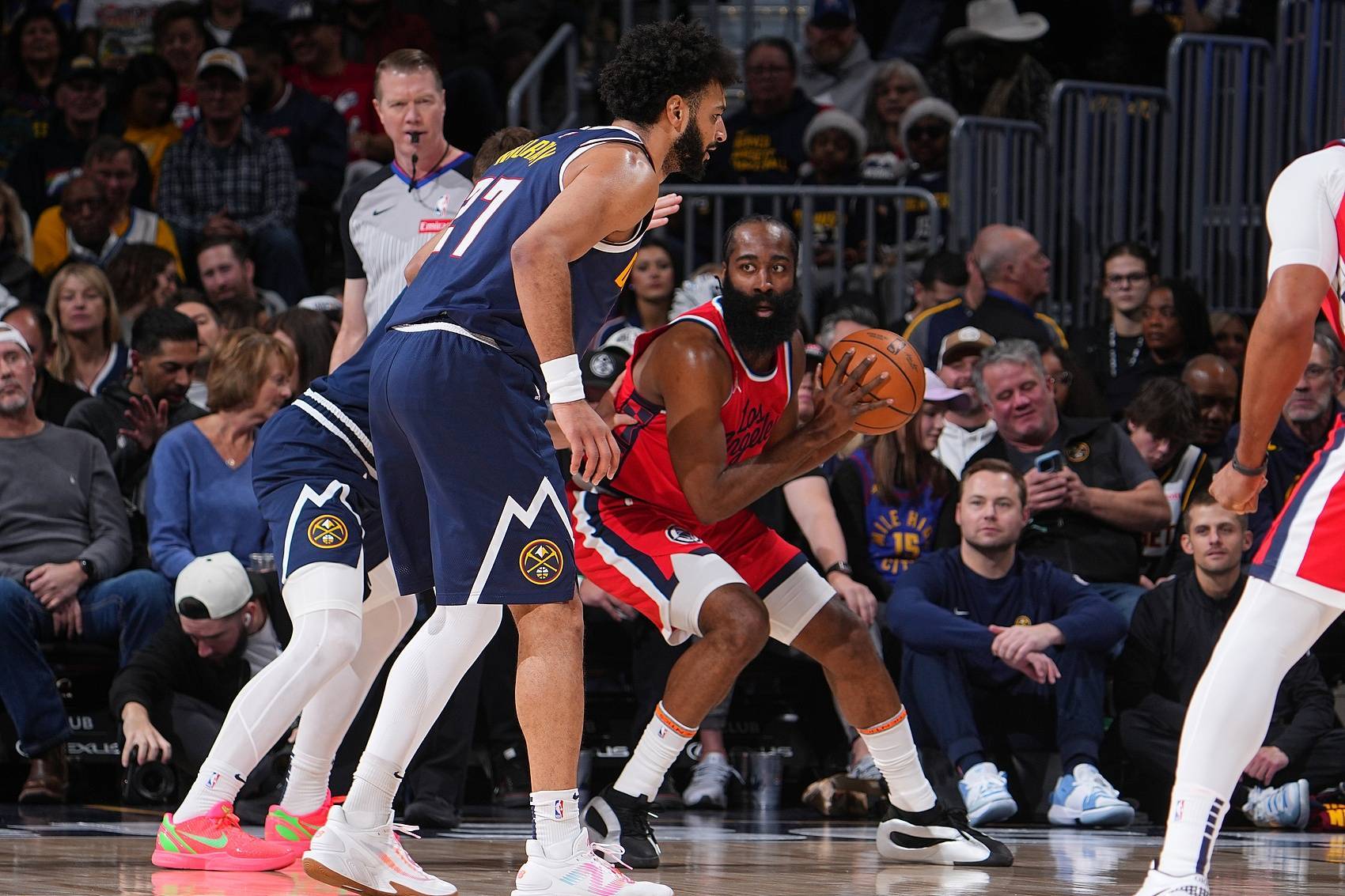 爱游戏APP下载-穆雷焦点对战，哈登与70激战IG分钟，持续失利胜负难料！-爱游戏APP下载