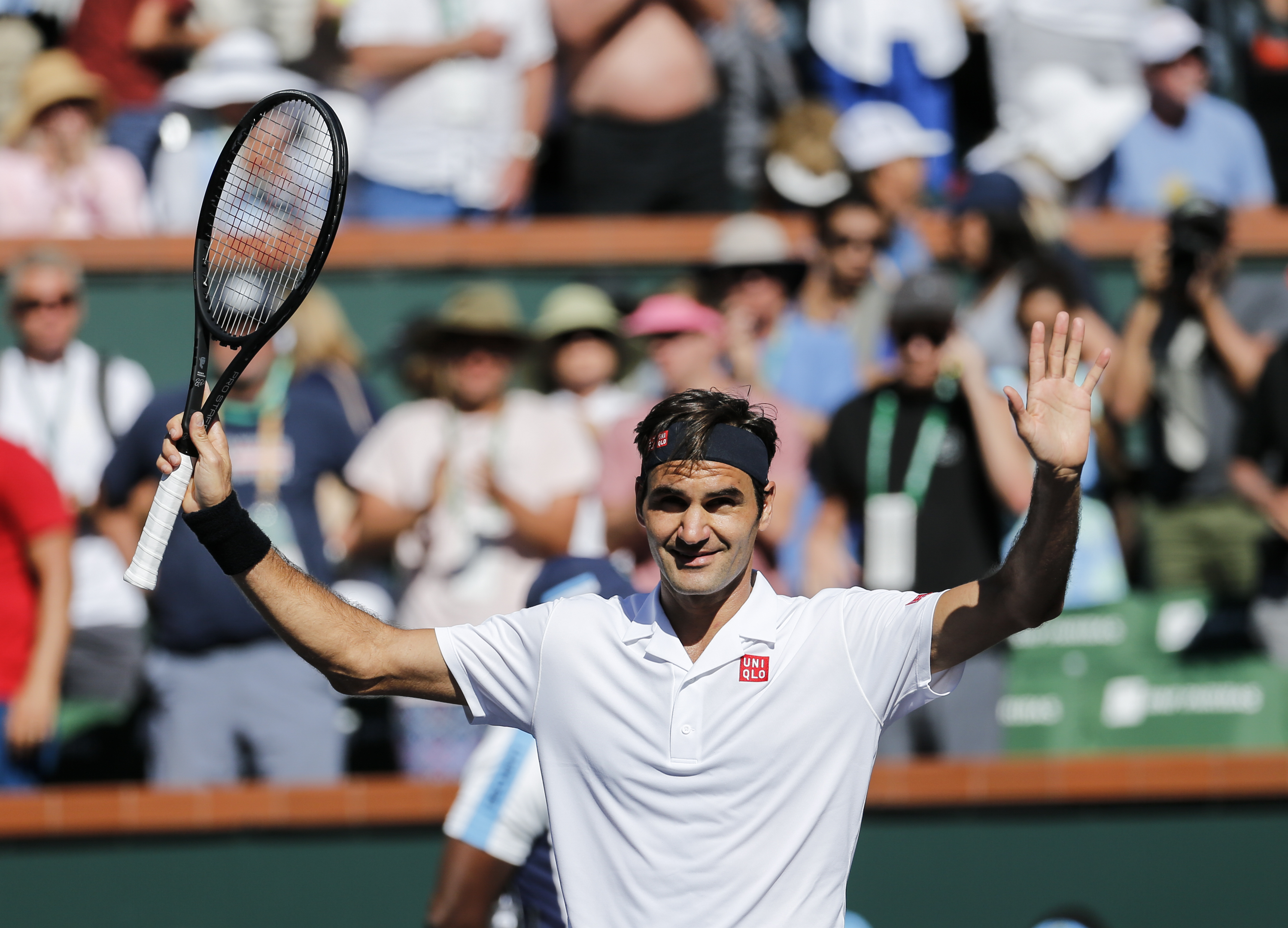 爱游戏APP下载-费德勒重返赛场，晋级下一阶段首场状态出色，热火观众沸腾！-爱游戏APP下载